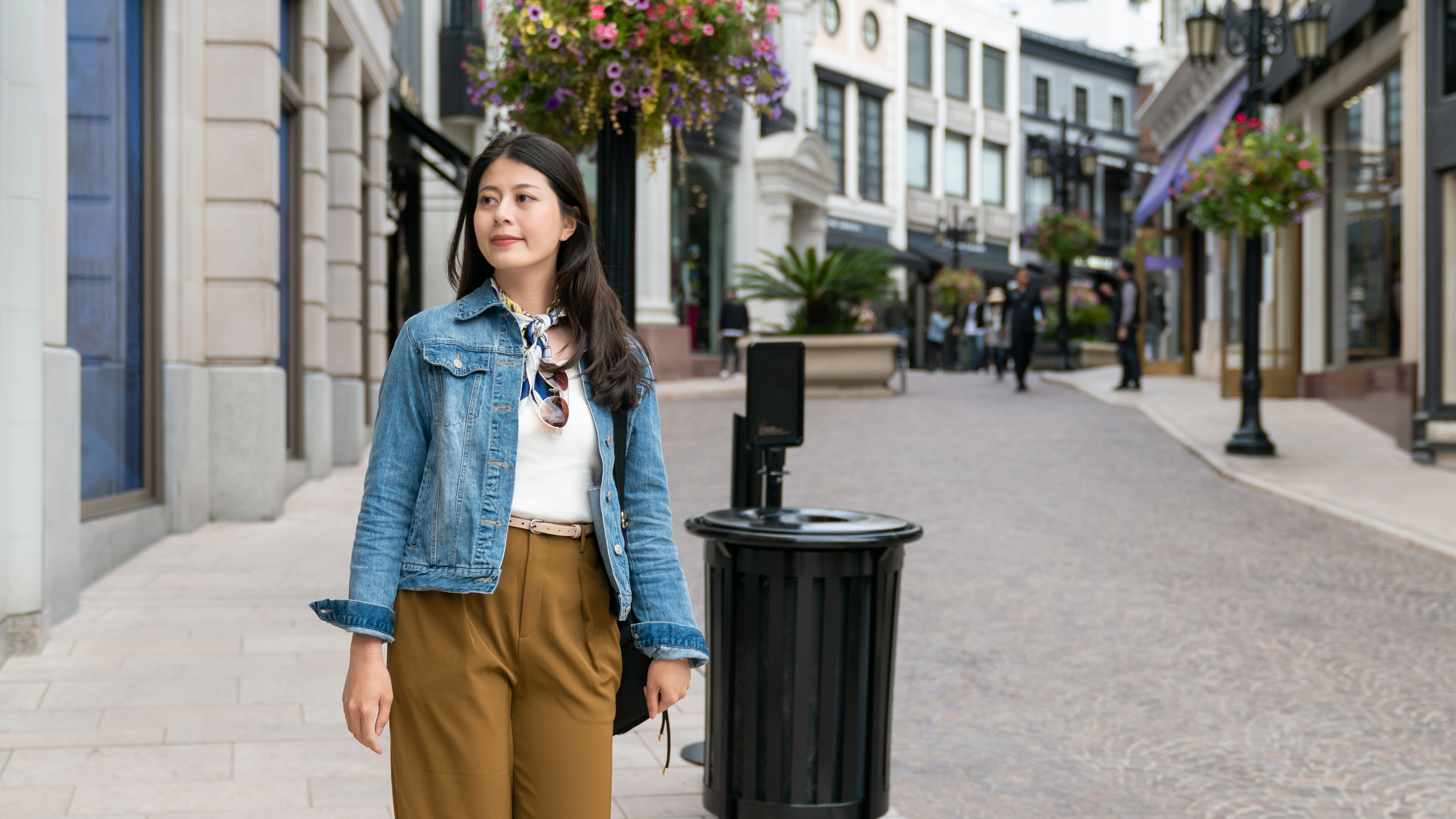 Woman traveling to us enjoying the breeze weather while shopping